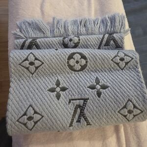 Louis Vuitton Gray Monogram Scarf